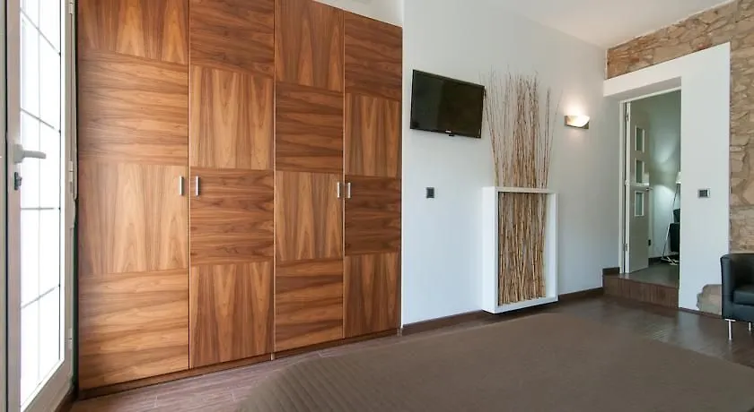 Apartamentos Alos Barcelona 4*,